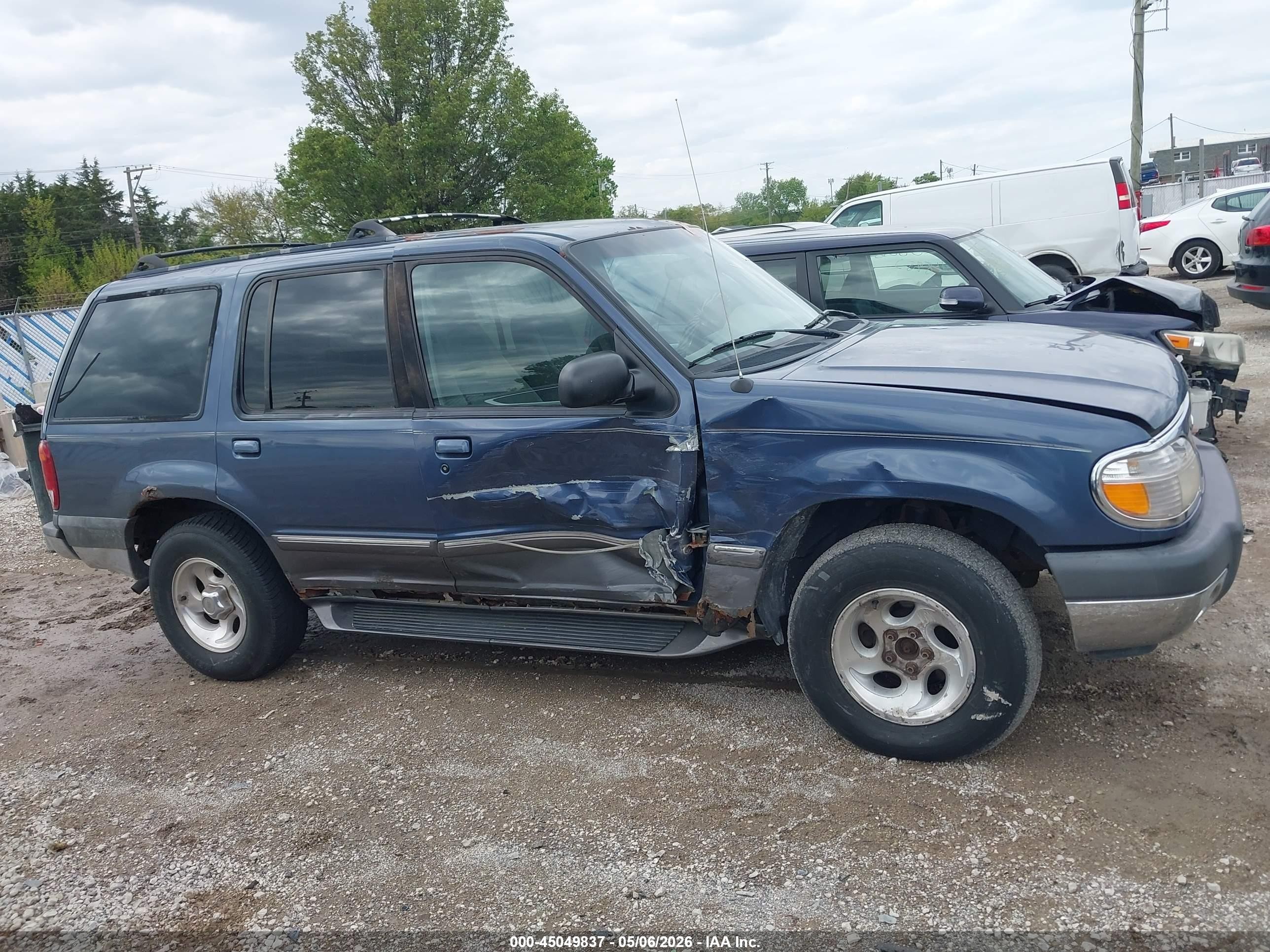 2000 Ford Explorer Xlt Синий vin: 1FMDU73E3YZB68076