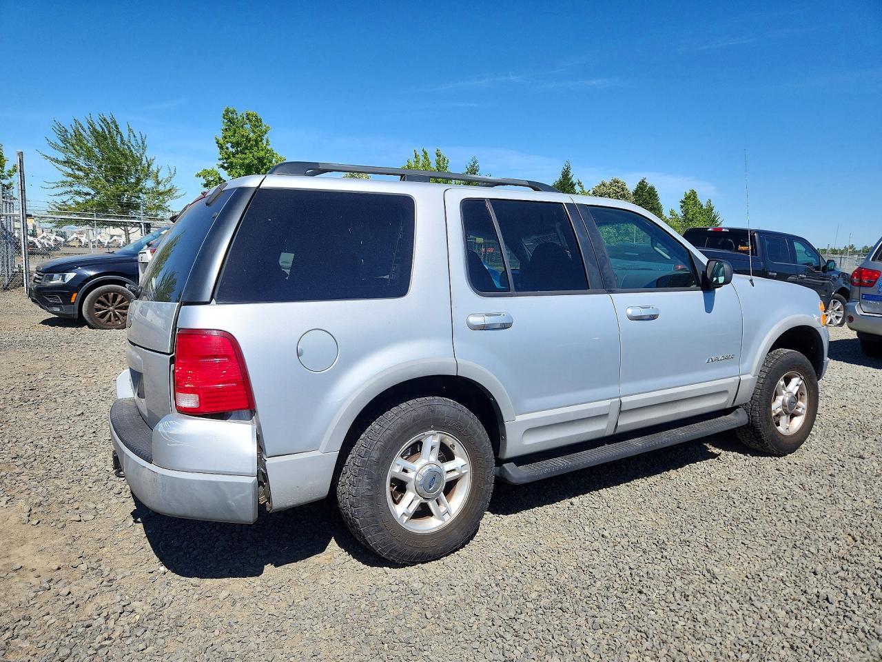 2002 Ford Explorer Xlt Серебряный vin: 1FMDU73E72UB19421