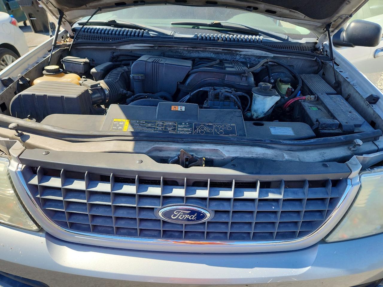 2002 Ford Explorer Xlt Серебряный vin: 1FMDU73E72UB19421