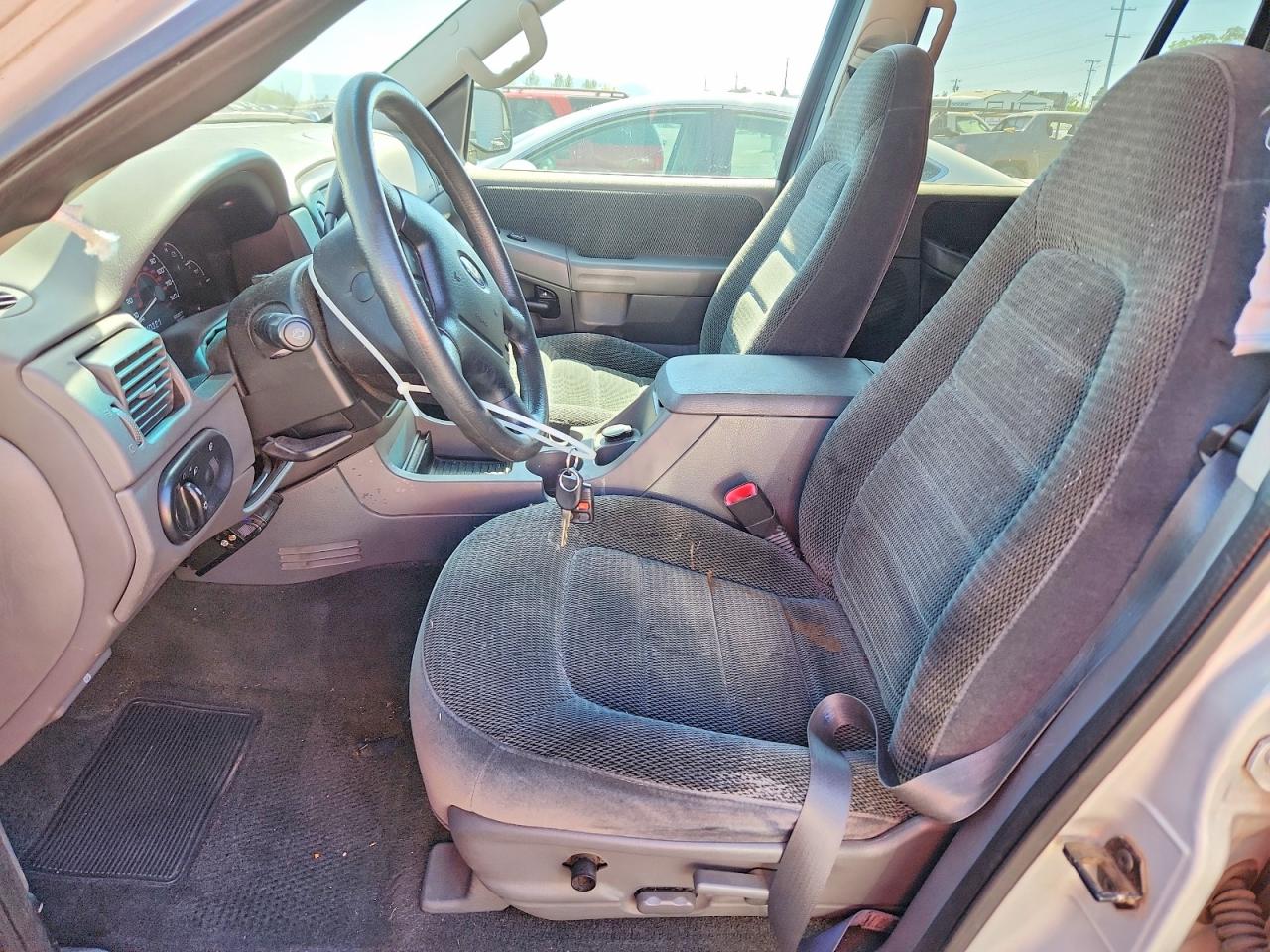 2002 Ford Explorer Xlt Серебряный vin: 1FMDU73E72UB19421