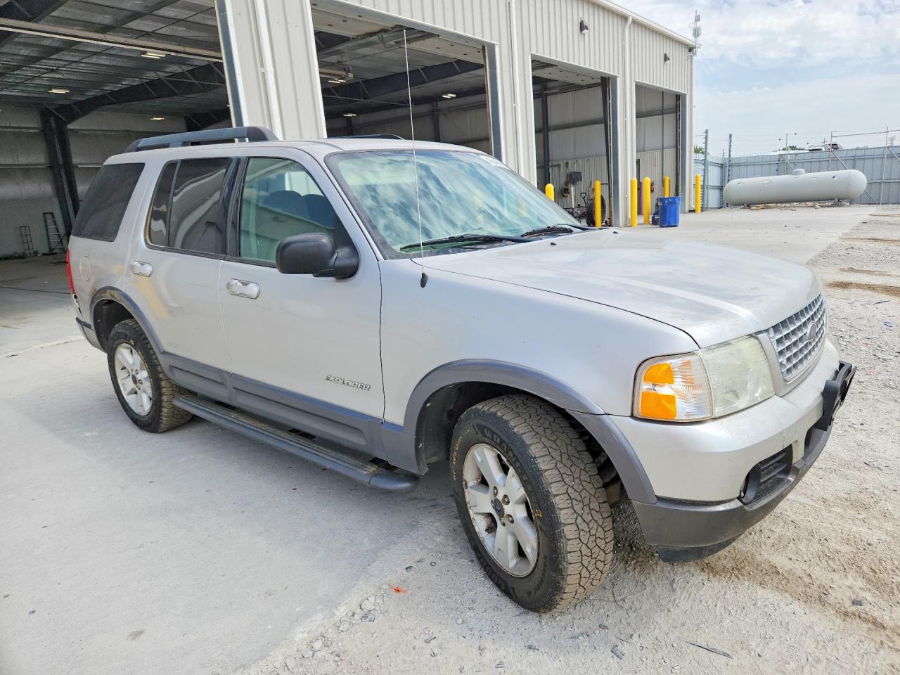 2005 Ford Explorer Xlt Silver vin: 1FMDU73K45UA21425