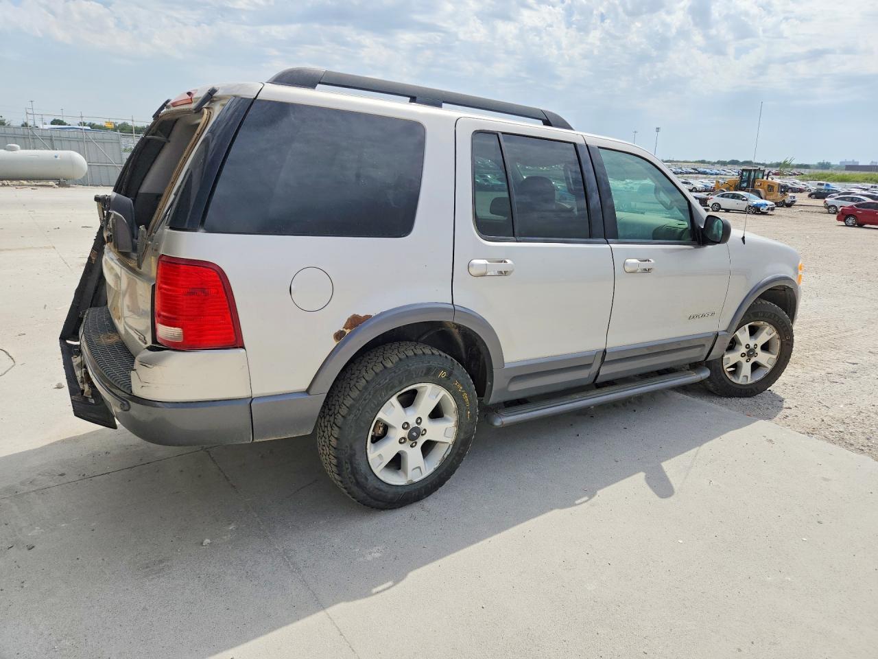 2005 Ford Explorer Xlt Silver vin: 1FMDU73K45UA21425