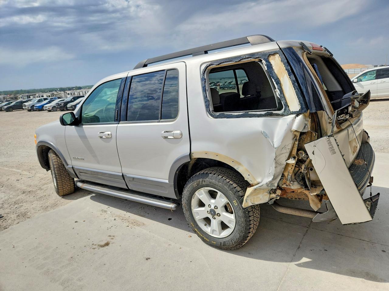 2005 Ford Explorer Xlt Silver vin: 1FMDU73K45UA21425