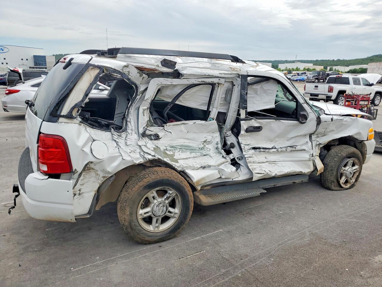 2005 Ford Explorer Xlt Белый vin: 1FMDU73K55UB70586