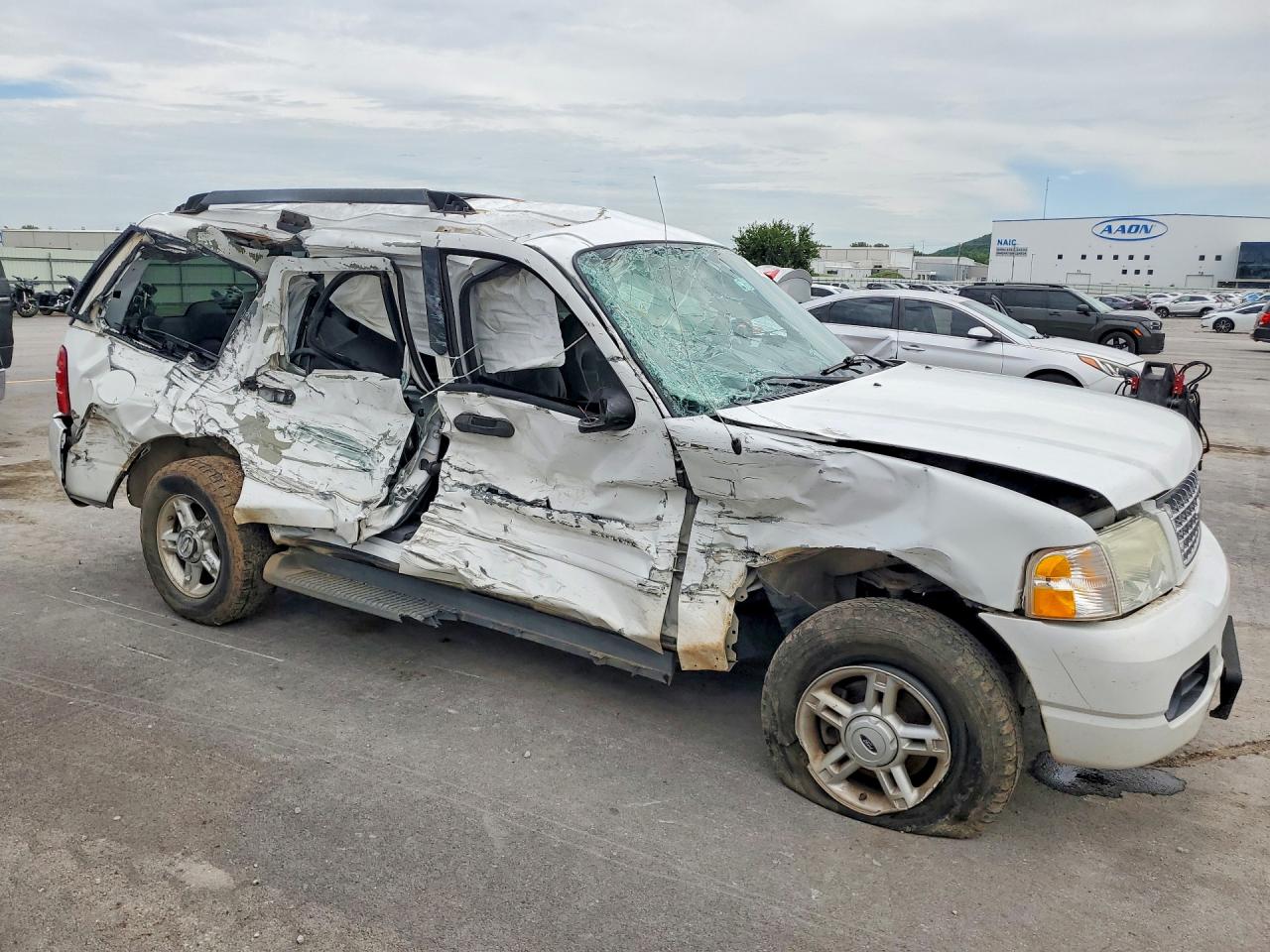 2005 Ford Explorer Xlt Белый vin: 1FMDU73K55UB70586