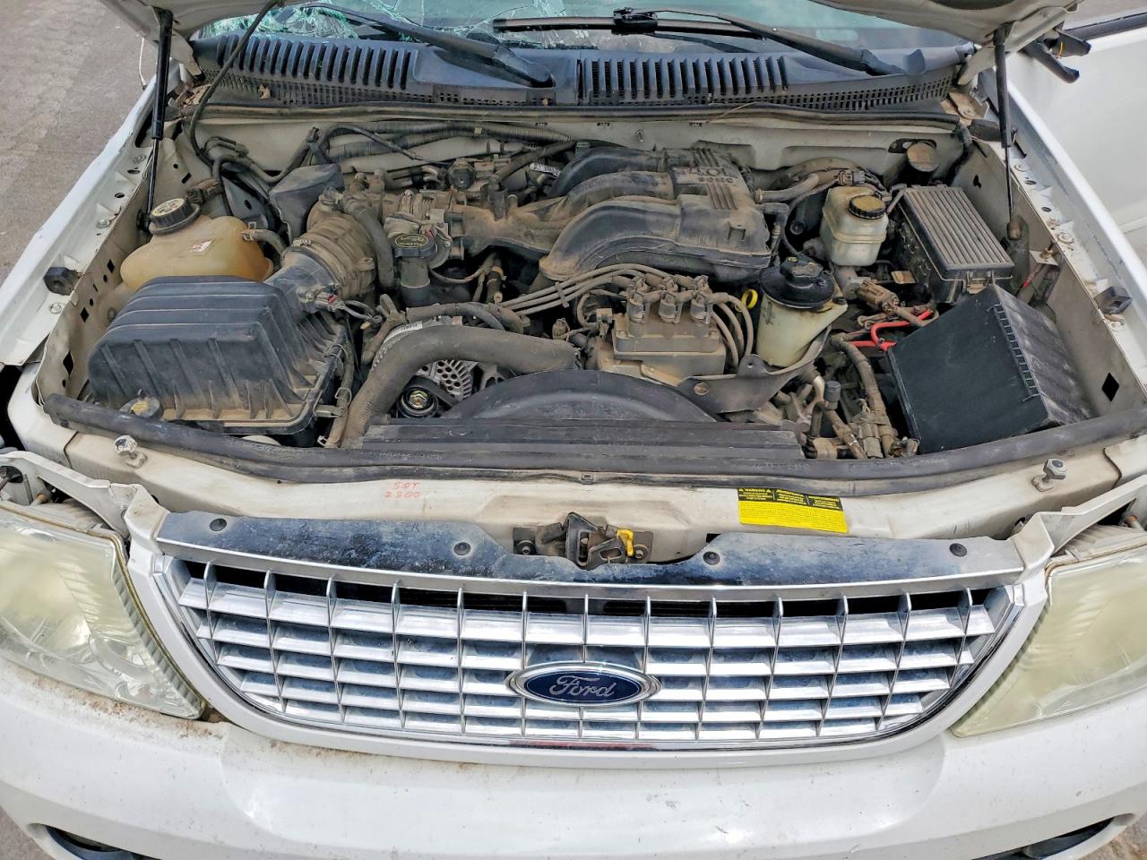 2005 Ford Explorer Xlt Белый vin: 1FMDU73K55UB70586