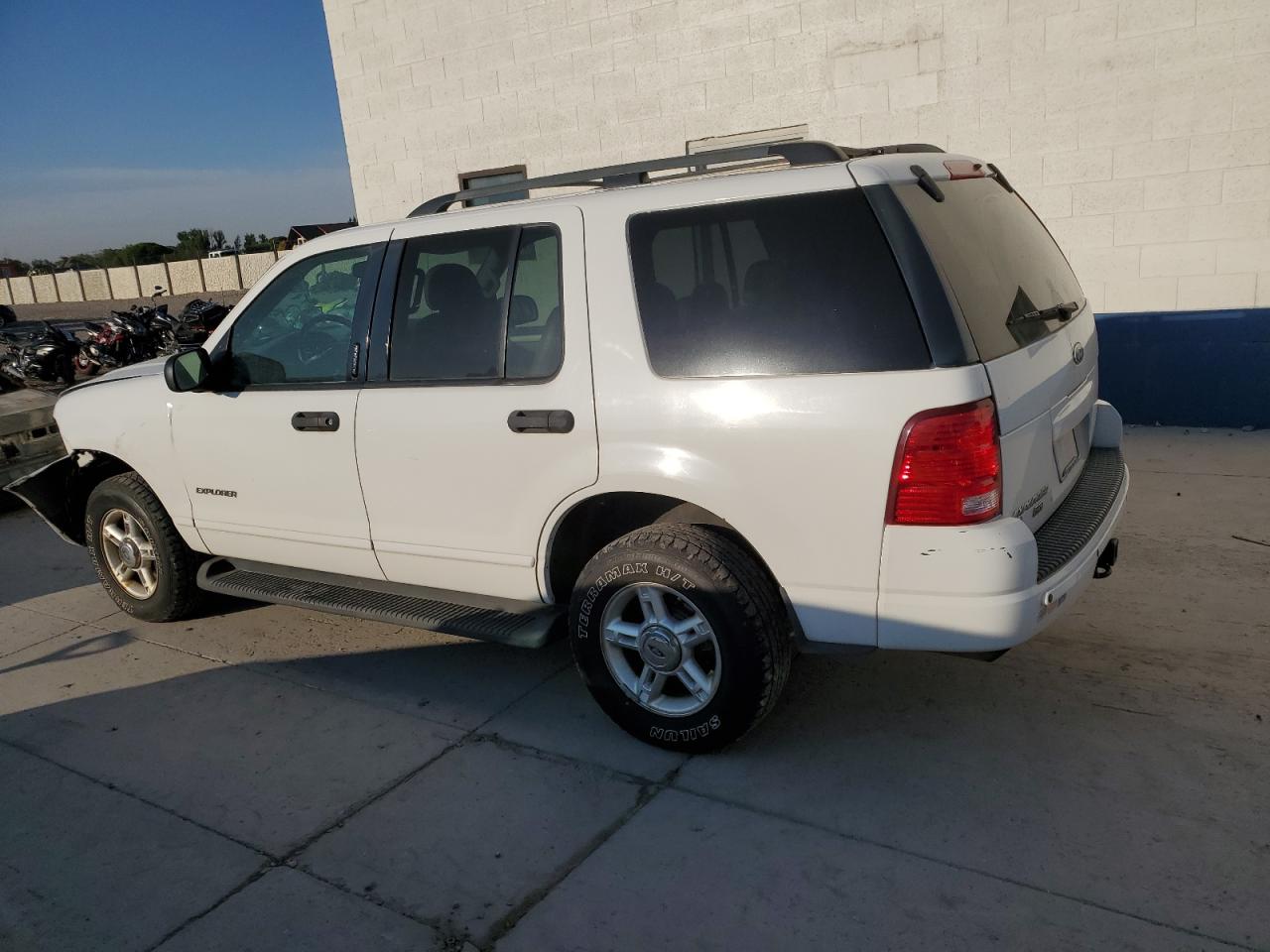 2004 Ford Explorer Xlt White vin: 1FMDU73K84UA58735