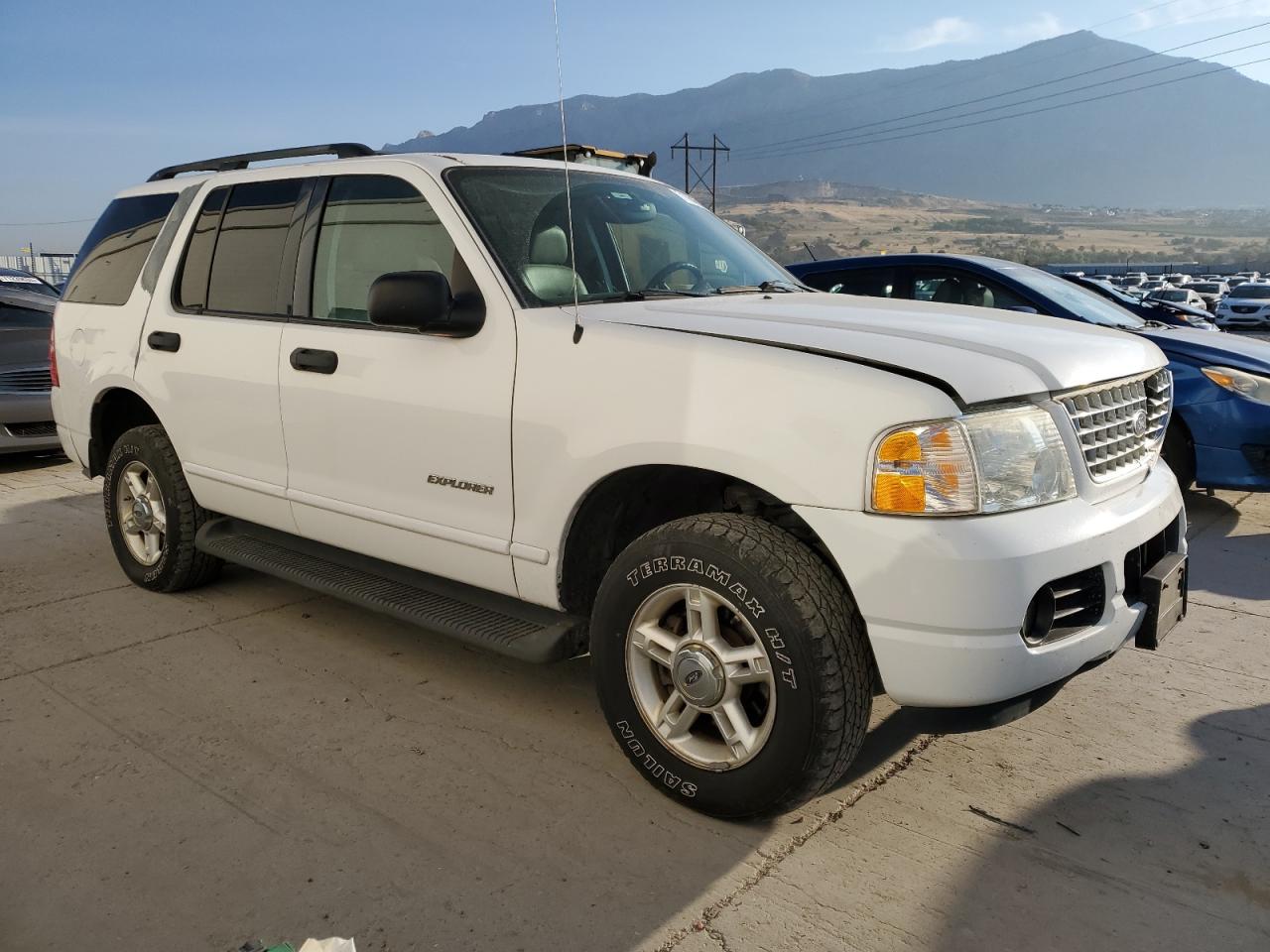 2004 Ford Explorer Xlt White vin: 1FMDU73K84UA58735
