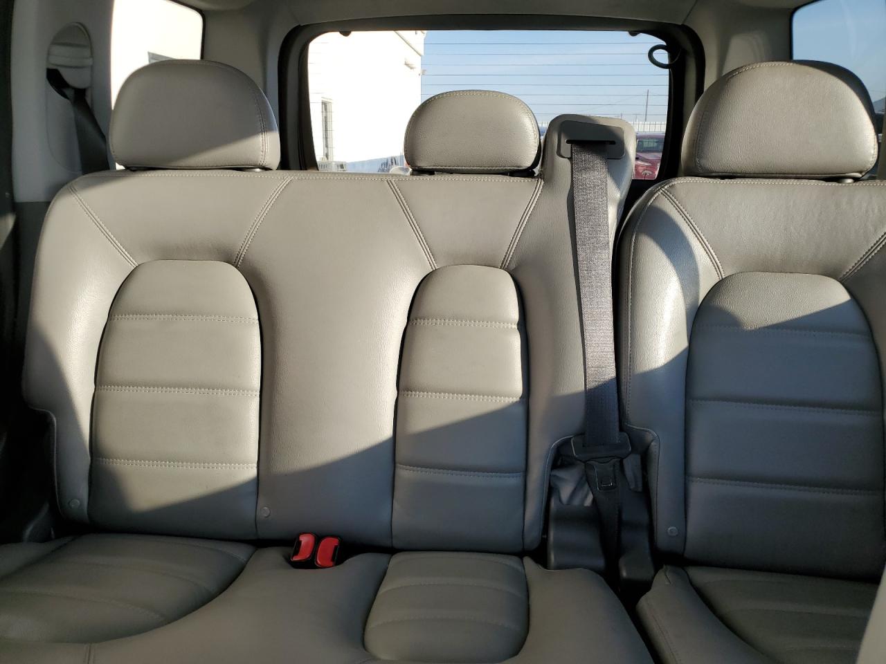 2004 Ford Explorer Xlt White vin: 1FMDU73K84UA58735