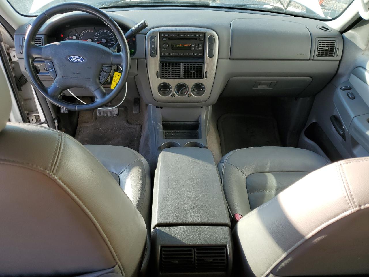 2004 Ford Explorer Xlt White vin: 1FMDU73K84UA58735