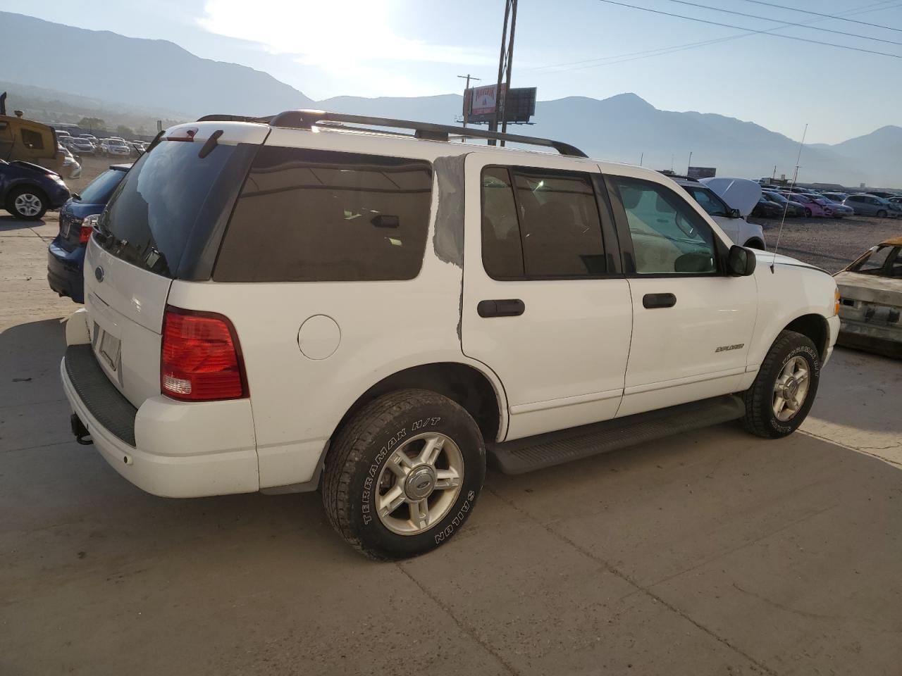 2004 Ford Explorer Xlt White vin: 1FMDU73K84UA58735