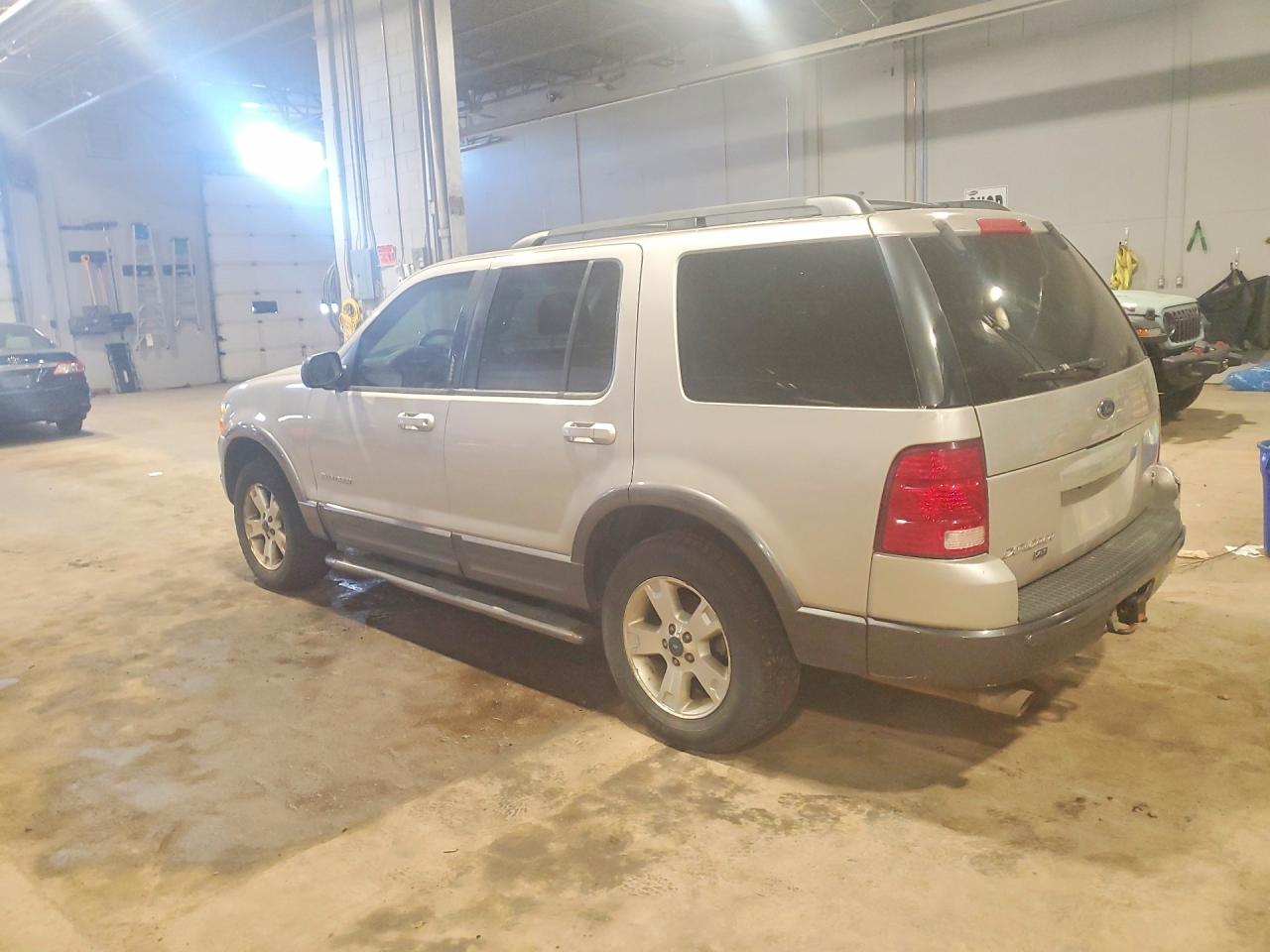 2002 Ford Explorer Xlt Золотой vin: 1FMDU73W02UC64082