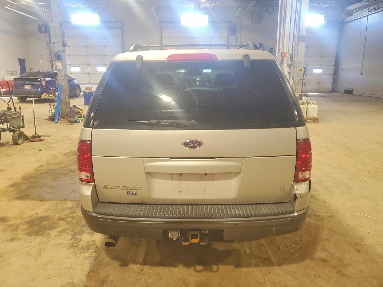 2002 Ford Explorer Xlt Золотой vin: 1FMDU73W02UC64082
