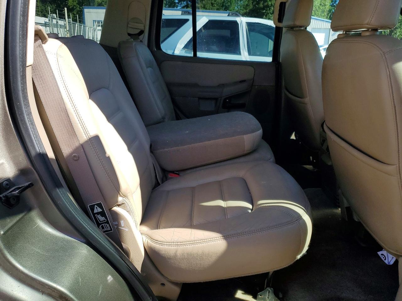 2002 Ford Explorer Xlt Gold vin: 1FMDU73W22ZC20555