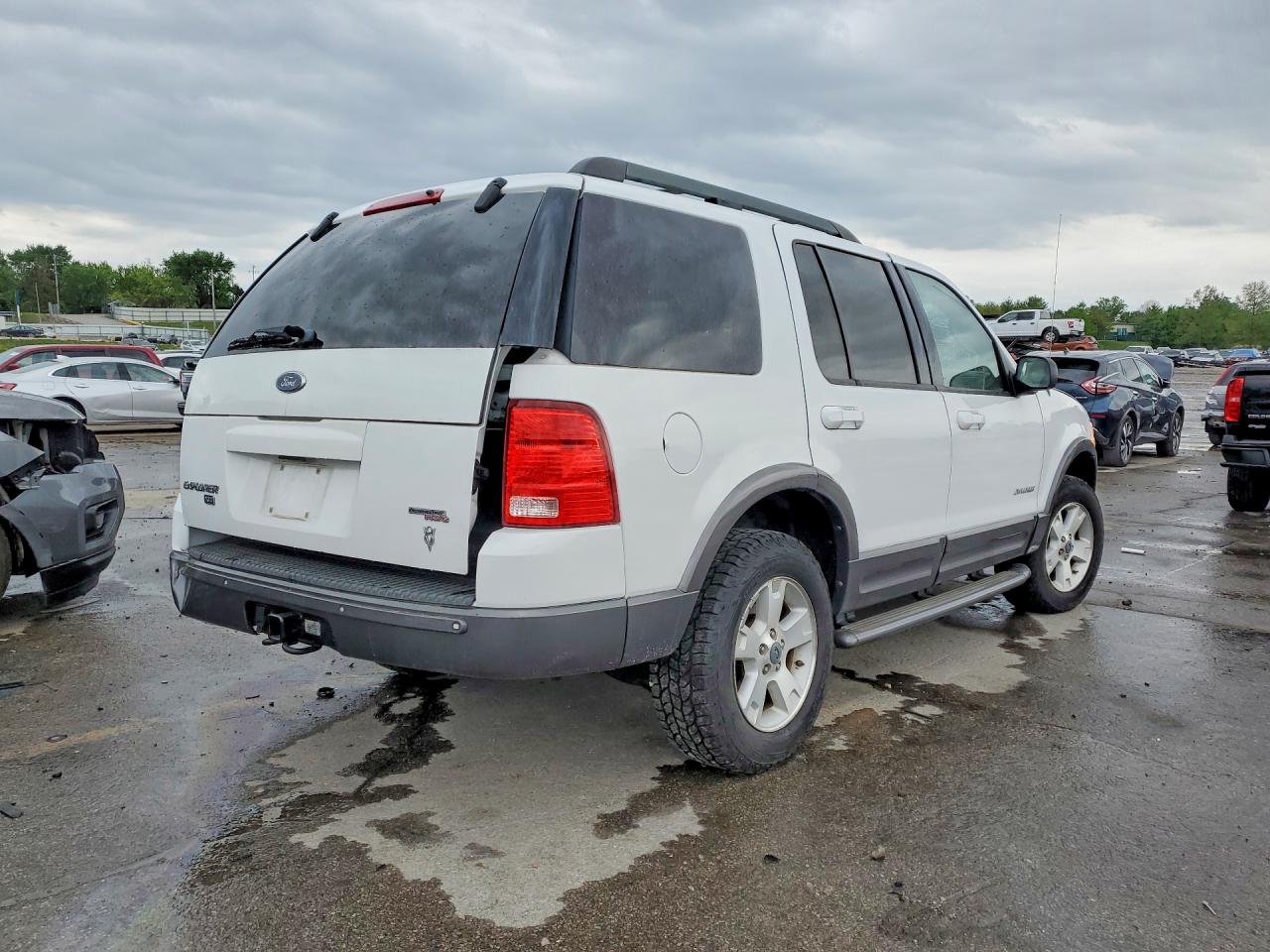 2005 Ford Explorer Xlt White vin: 1FMDU73W75ZA26463