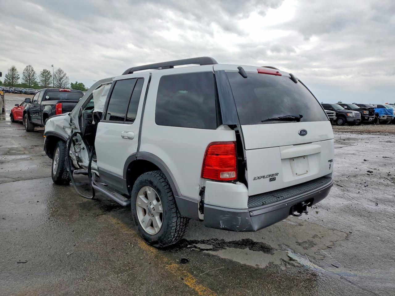 2005 Ford Explorer Xlt White vin: 1FMDU73W75ZA26463
