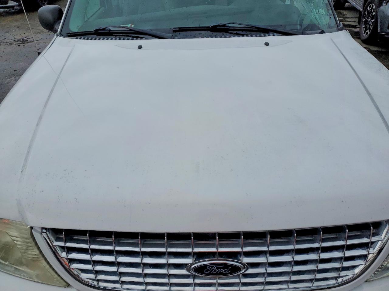 2005 Ford Explorer Xlt White vin: 1FMDU73W75ZA26463