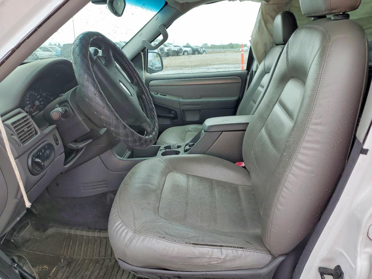 2005 Ford Explorer Xlt White vin: 1FMDU73W75ZA26463