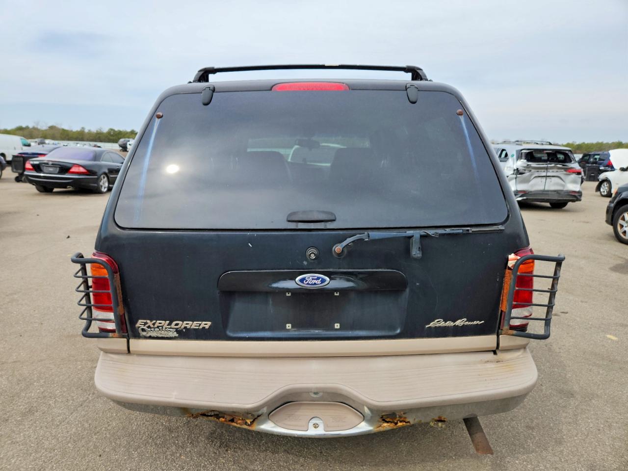 2000 Ford Explorer Eddie Bauer Black vin: 1FMDU74E1YZB25113