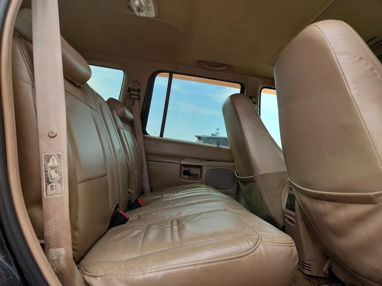 2000 Ford Explorer Eddie Bauer Black vin: 1FMDU74E1YZB25113
