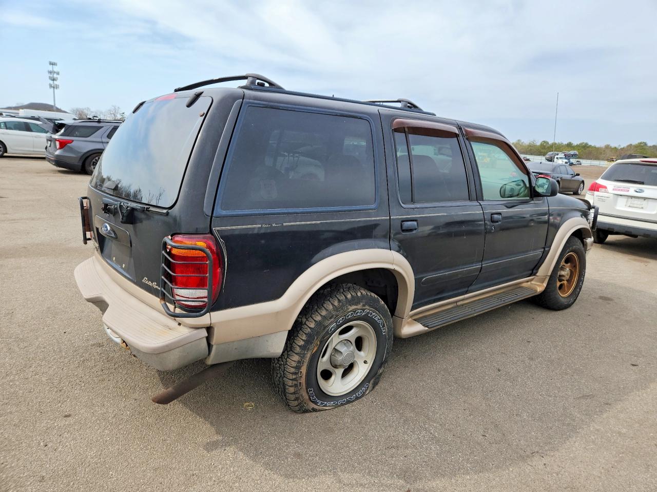 2000 Ford Explorer Eddie Bauer Black vin: 1FMDU74E1YZB25113