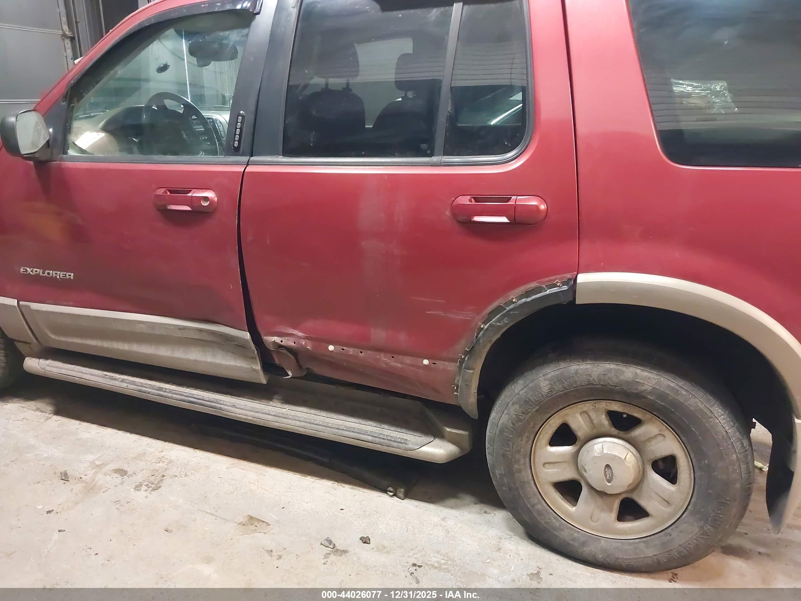 2002 Ford Explorer Eddie Bauer Red vin: 1FMDU74E72UC95786