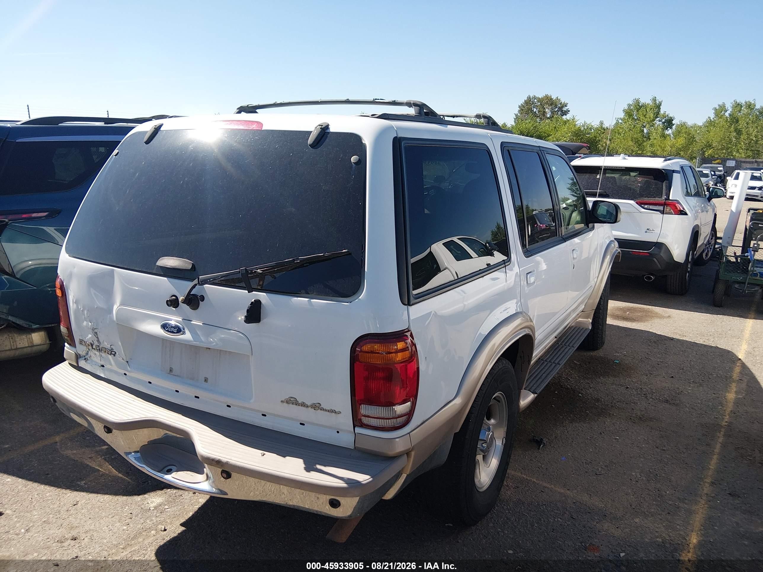 2000 Ford Explorer Eddie Bauer White vin: 1FMDU74E9YZA84522