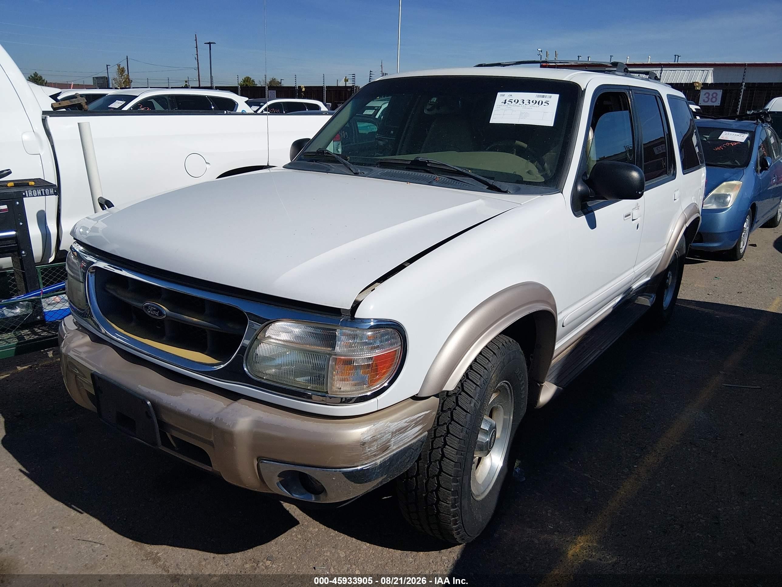 2000 Ford Explorer Eddie Bauer White vin: 1FMDU74E9YZA84522