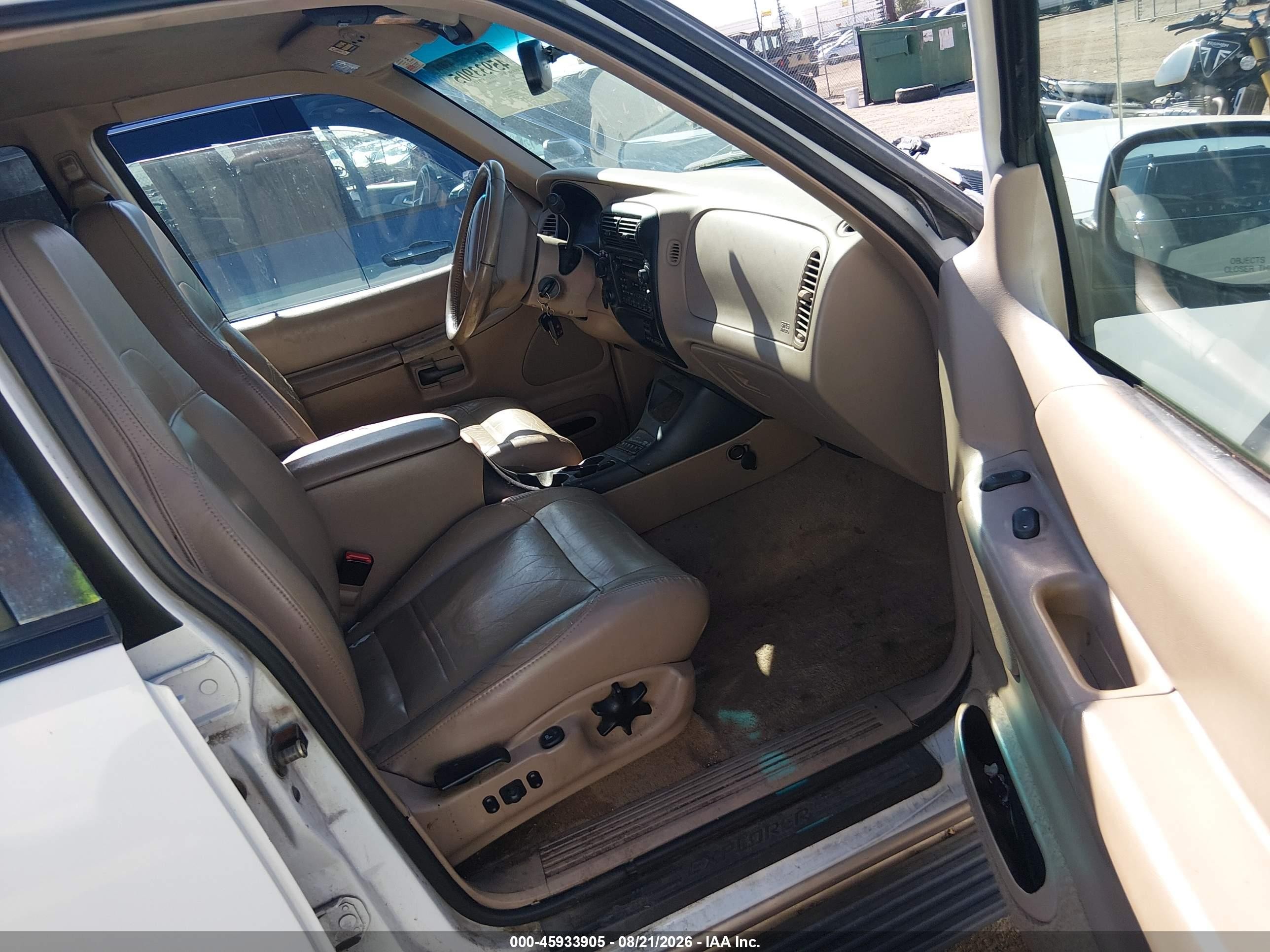 2000 Ford Explorer Eddie Bauer White vin: 1FMDU74E9YZA84522