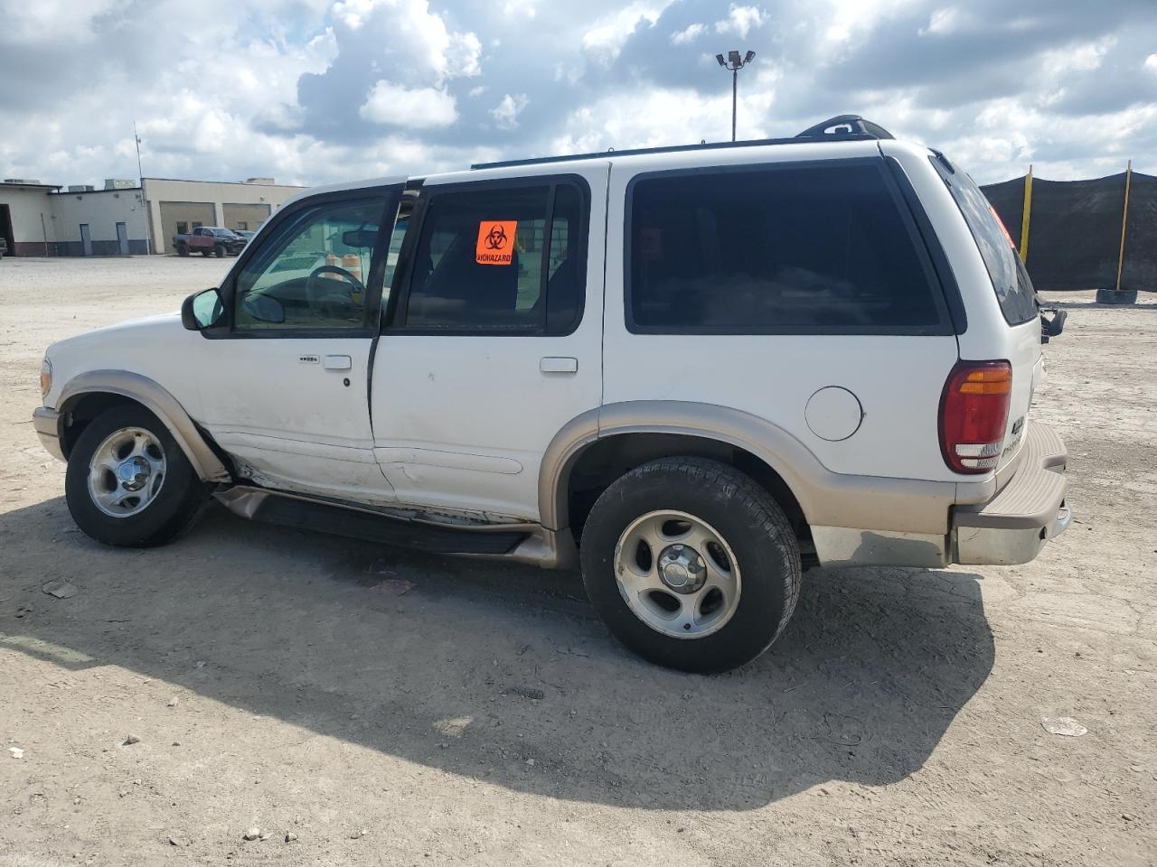 2001 Ford Explorer Eddie Bauer White vin: 1FMDU74EX1ZA30894