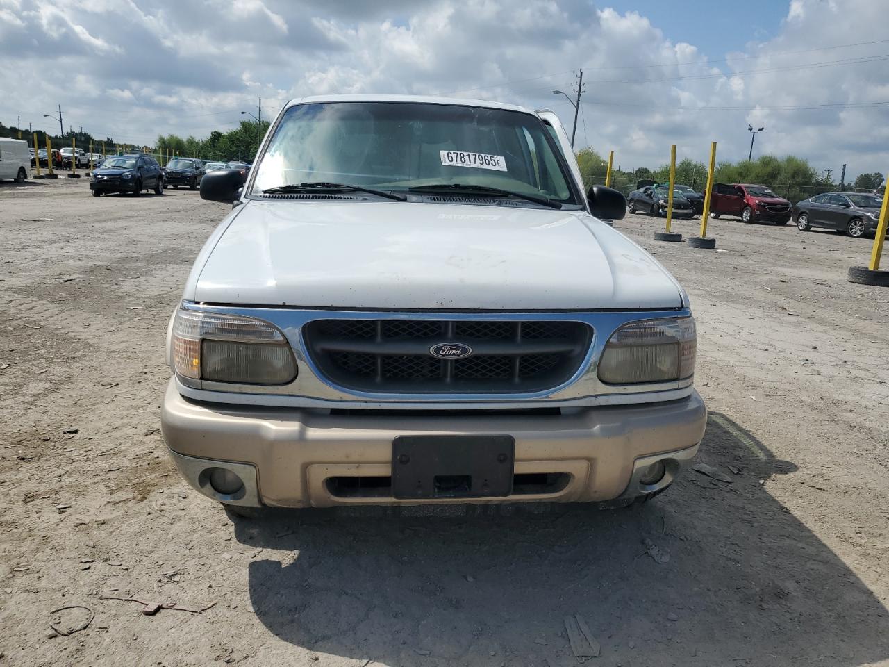 2001 Ford Explorer Eddie Bauer White vin: 1FMDU74EX1ZA30894
