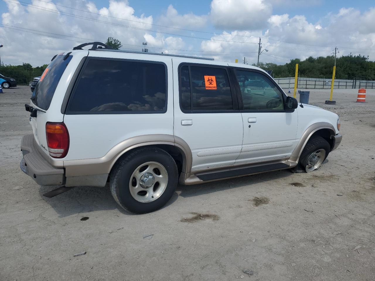 2001 Ford Explorer Eddie Bauer White vin: 1FMDU74EX1ZA30894