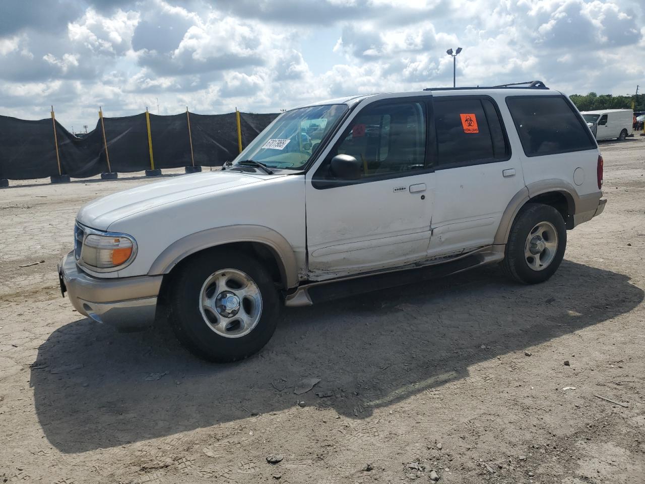 2001 Ford Explorer Eddie Bauer White vin: 1FMDU74EX1ZA30894