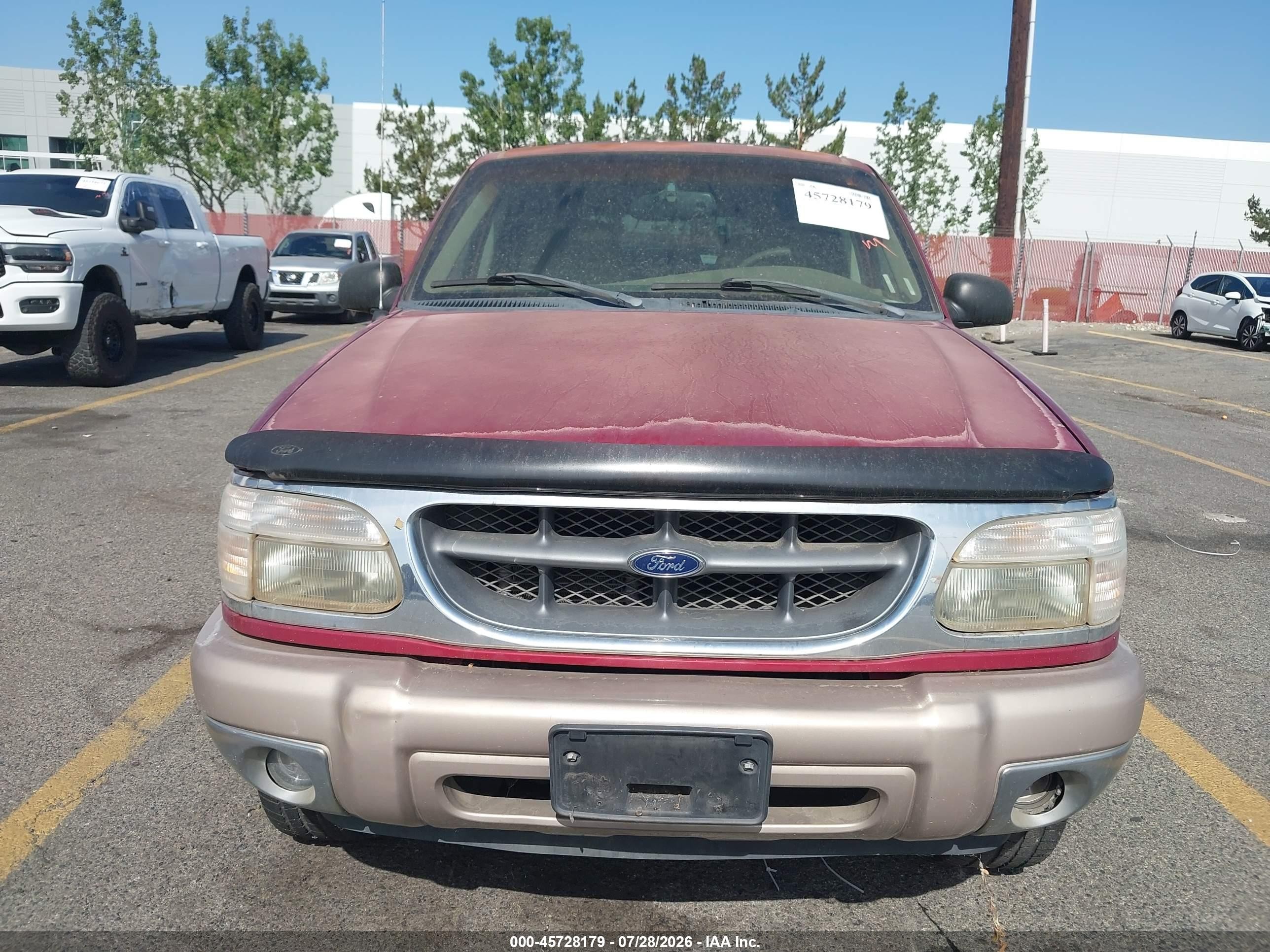 2000 Ford Explorer Eddie Bauer Burgundy vin: 1FMDU74EXYZB41875