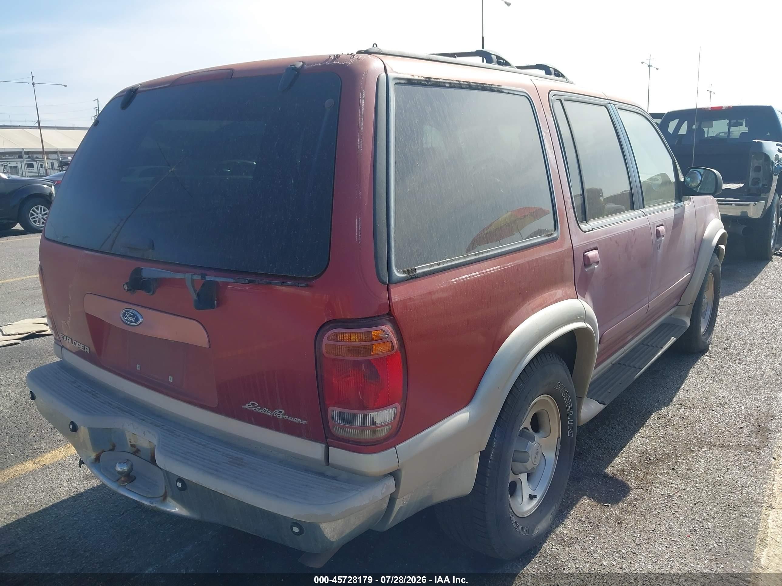 2000 Ford Explorer Eddie Bauer Burgundy vin: 1FMDU74EXYZB41875