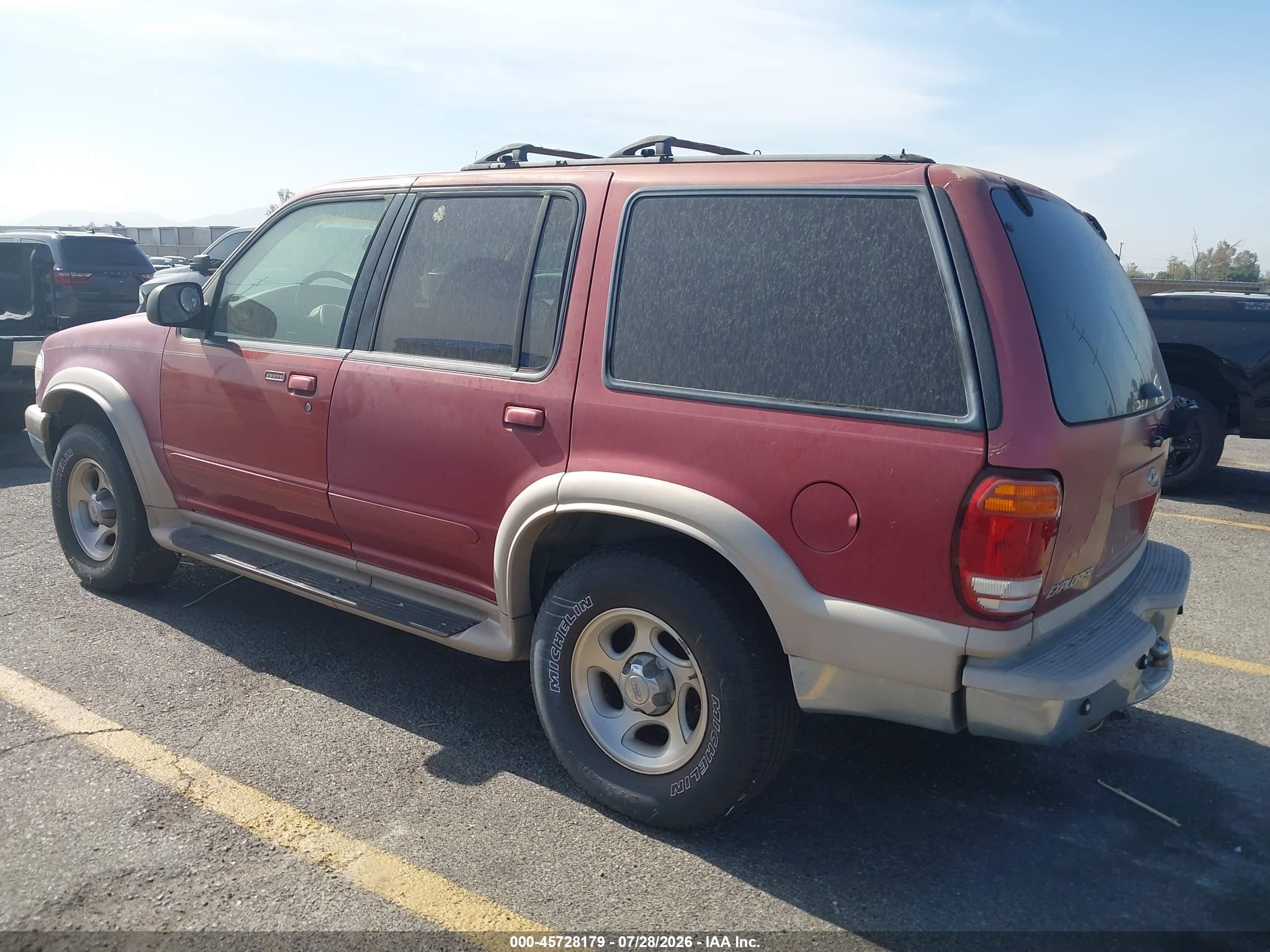 2000 Ford Explorer Eddie Bauer Burgundy vin: 1FMDU74EXYZB41875