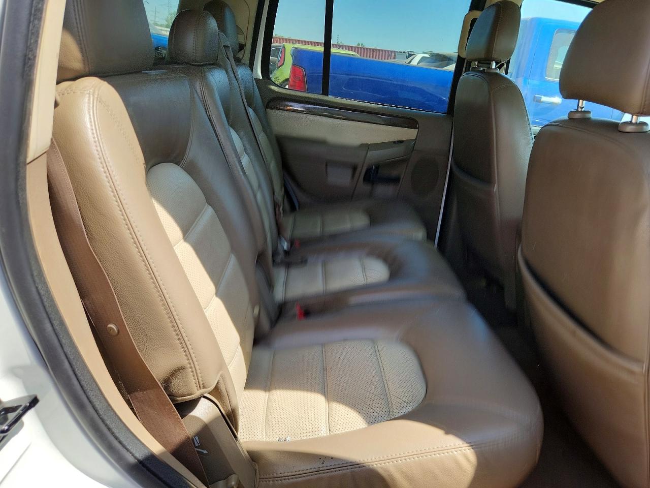 2005 Ford Explorer Eddie Bauer Белый vin: 1FMDU74W25UB79053