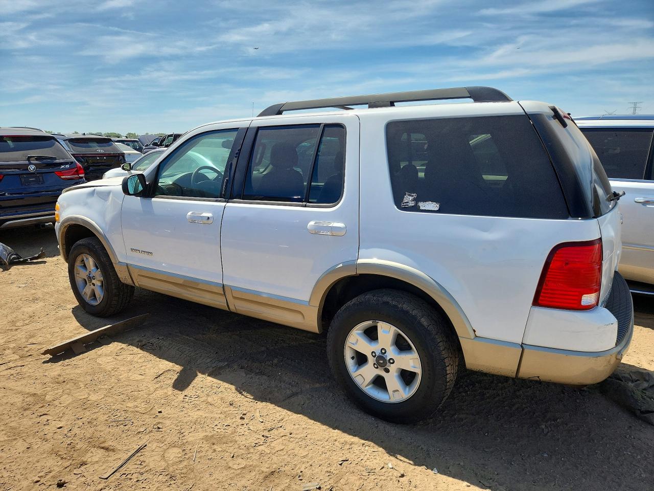 2005 Ford Explorer Eddie Bauer Белый vin: 1FMDU74W25UB79053
