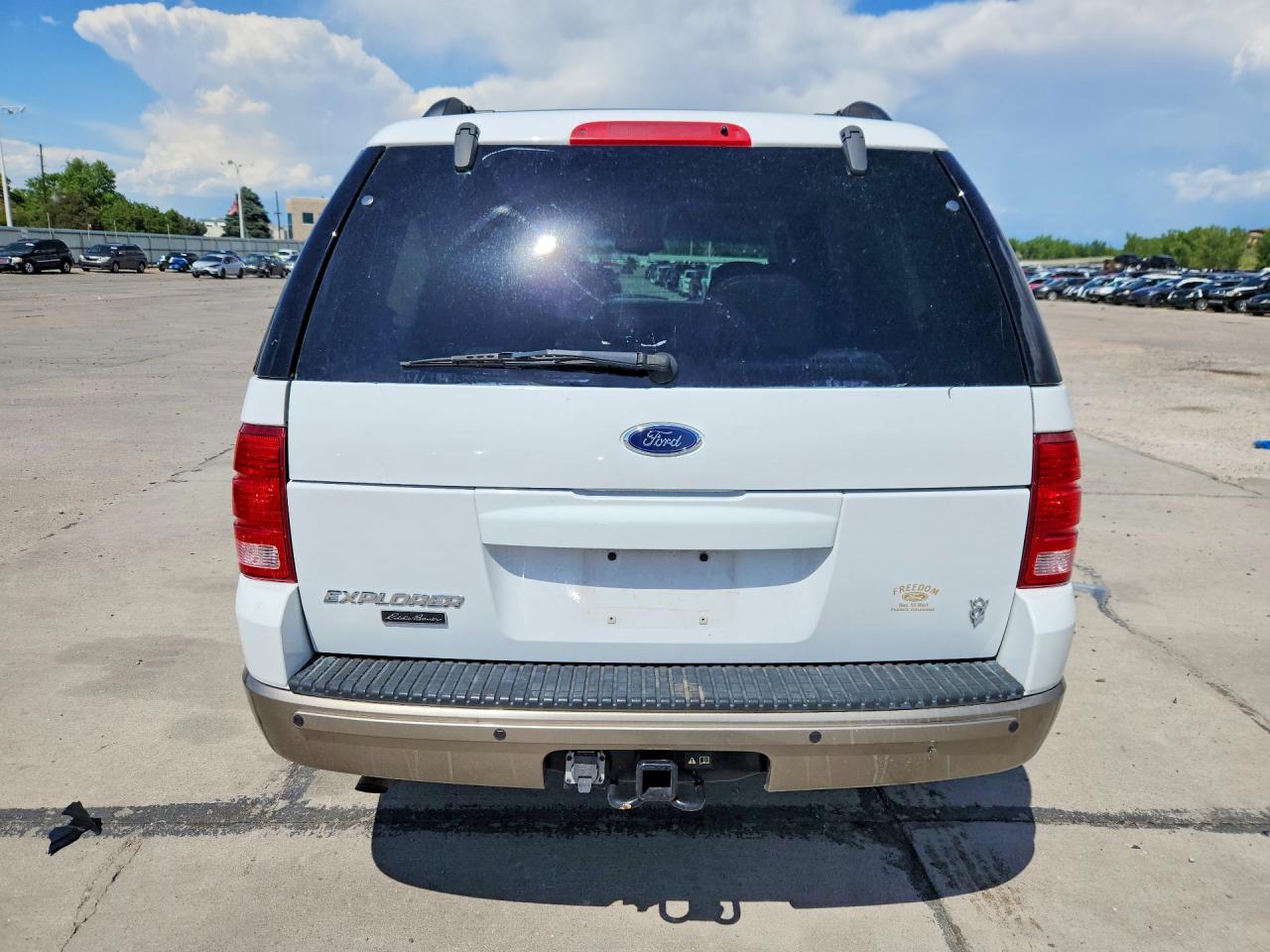 2002 Ford Explorer Eddie Bauer White vin: 1FMDU74W52ZB66280