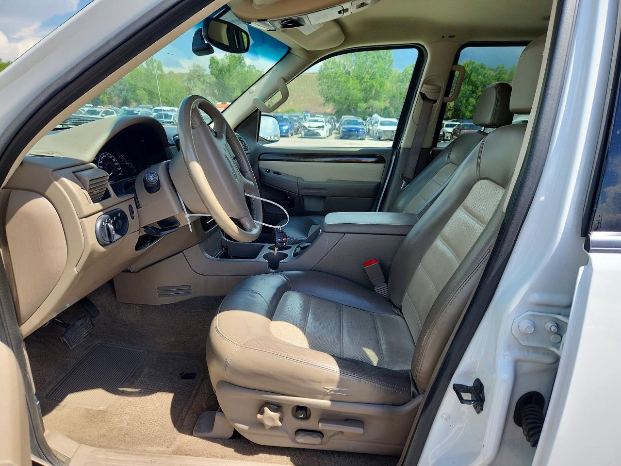 2002 Ford Explorer Eddie Bauer White vin: 1FMDU74W52ZB66280