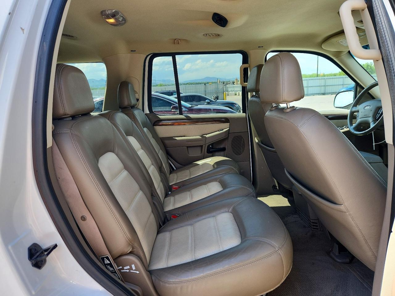 2002 Ford Explorer Eddie Bauer White vin: 1FMDU74W52ZB66280