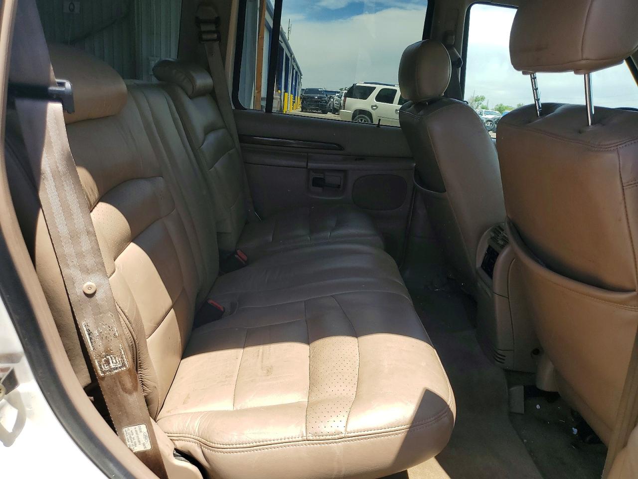 2001 Ford Explorer Eddie Bauer White vin: 1FMDU75E31ZA17063