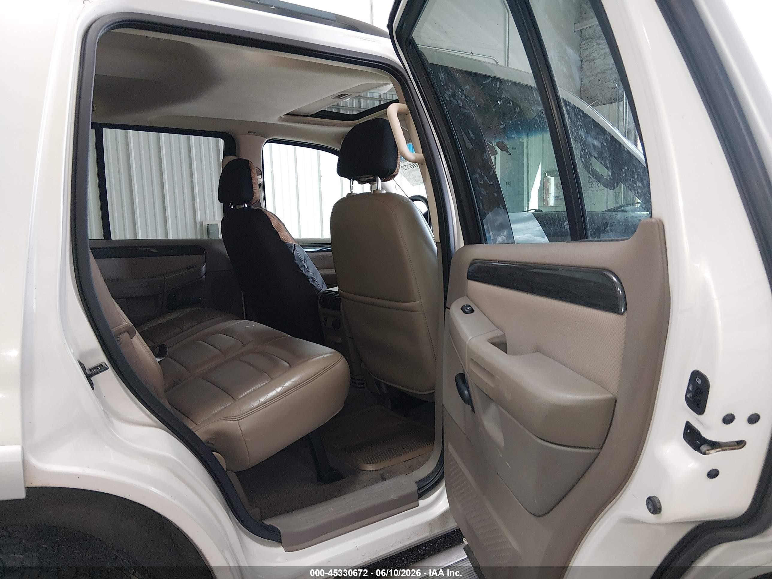 2002 Ford Explorer Limited White vin: 1FMDU75E32ZA47746
