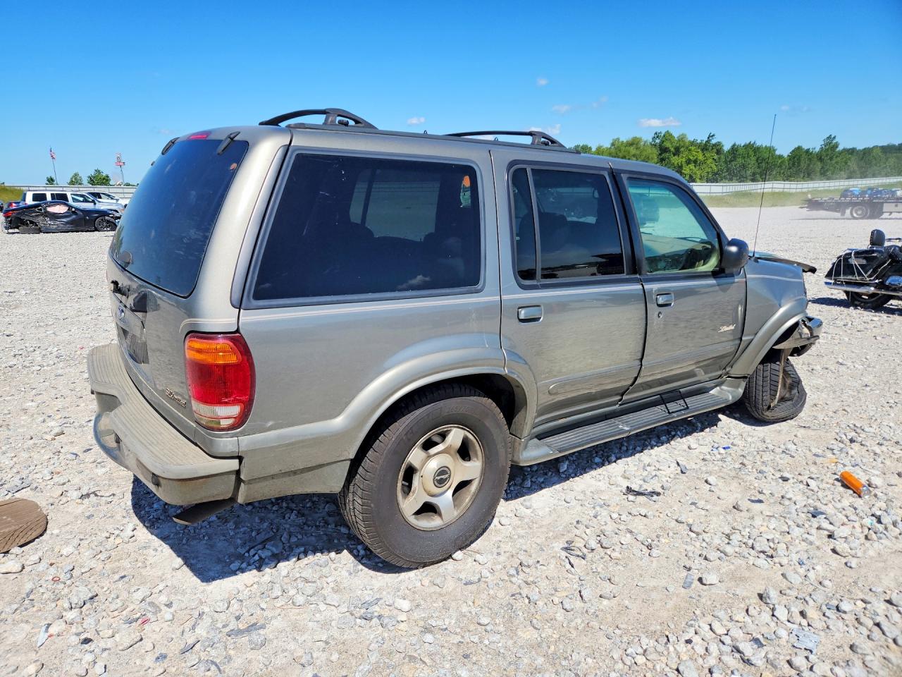 2001 Ford Explorer Limited Tan vin: 1FMDU75E41ZA34079