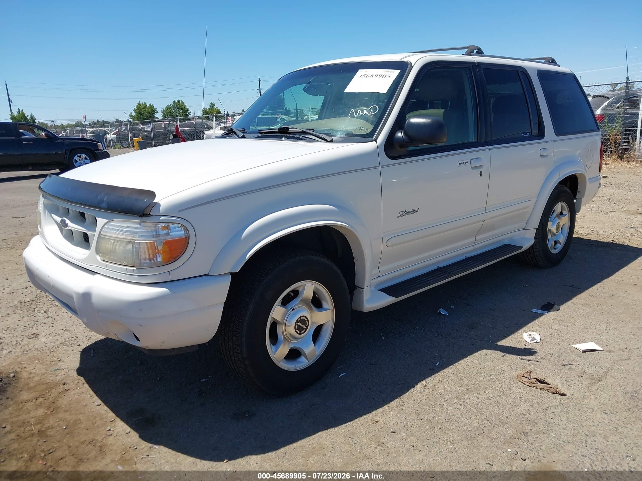 2000 Ford Explorer Limited White vin: 1FMDU75E4YZB18140