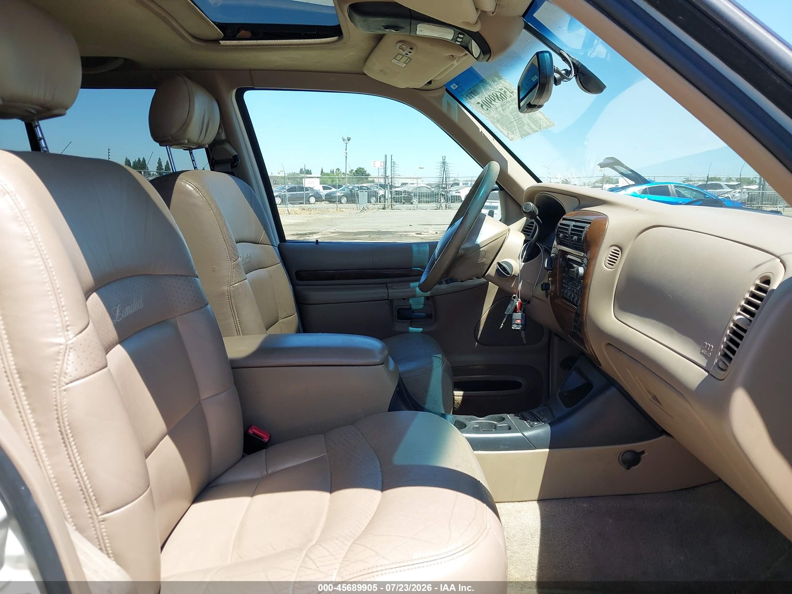 2000 Ford Explorer Limited White vin: 1FMDU75E4YZB18140