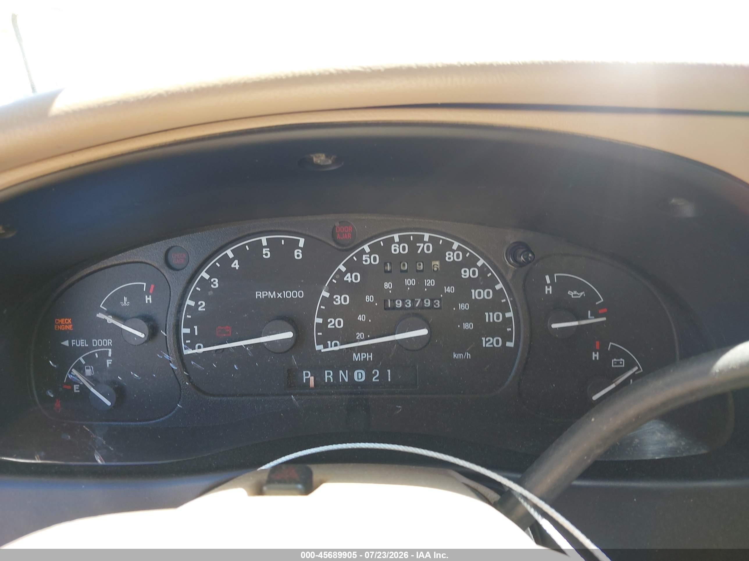 2000 Ford Explorer Limited White vin: 1FMDU75E4YZB18140