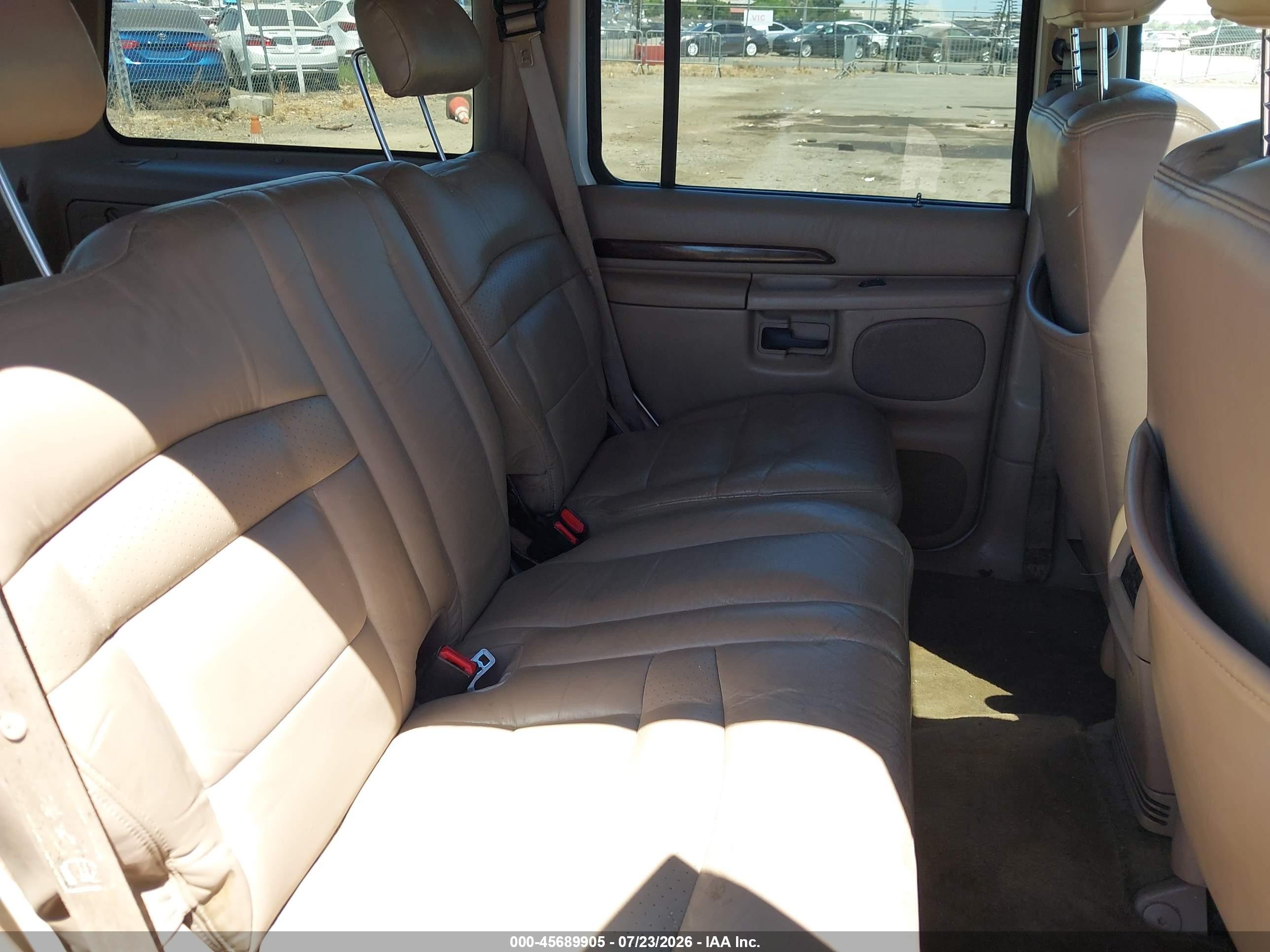 2000 Ford Explorer Limited White vin: 1FMDU75E4YZB18140