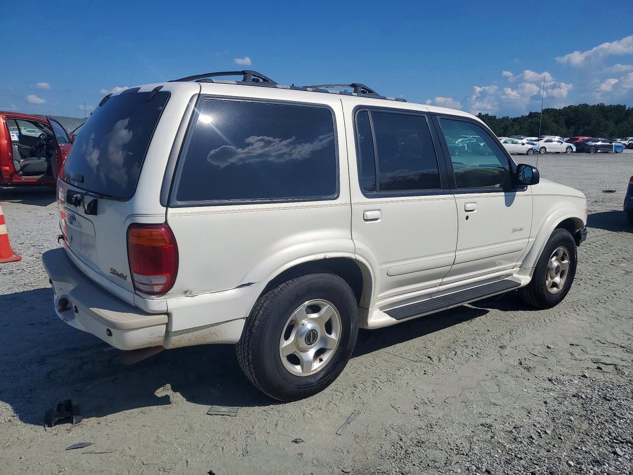 2000 Ford Explorer Limited White vin: 1FMDU75E9YZC02454
