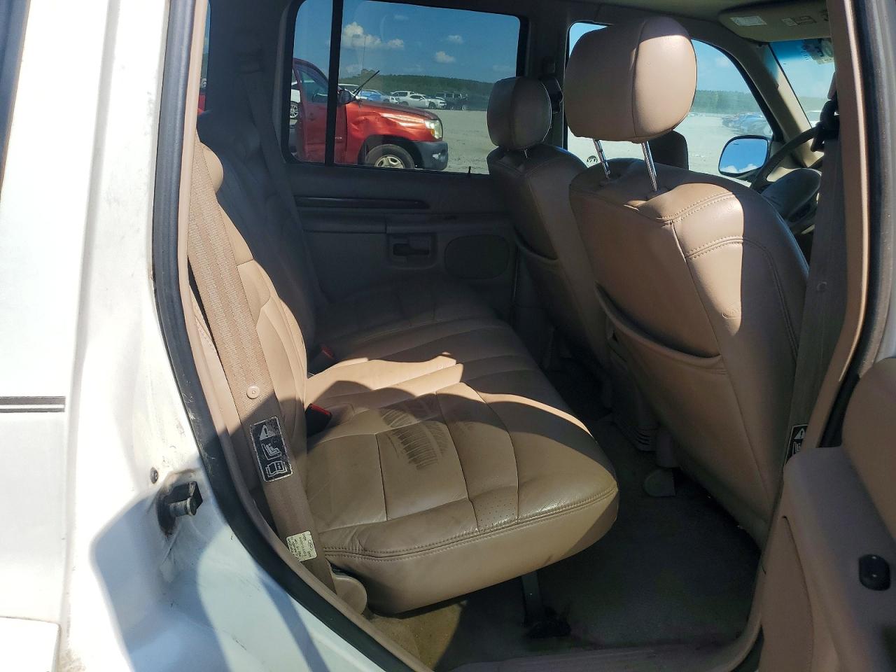 2000 Ford Explorer Limited White vin: 1FMDU75E9YZC02454